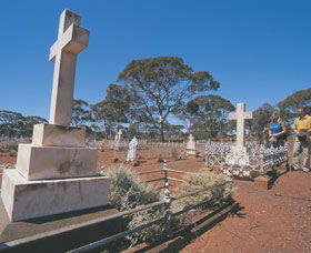 Coolgardie Cemetery - Attractions 0