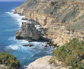 Island Rock And Natural Bridge - Attractions 0