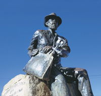Paddy Hannans Statue - Attractions