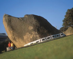 Dog Rock - Attractions 0