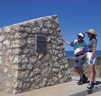 Potshot Monument - Attractions