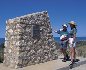 Potshot Monument - Attractions 0