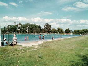 Millicent Swimming Lake - Attractions 0