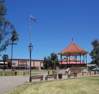 Gladstone Square - Attractions