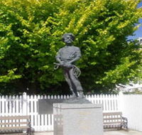 Alexander Cameron Statue - Attractions