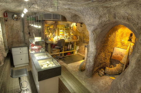 Unique Opal And Diamond Mine  - The Underground Opal Mine - Attractions 1