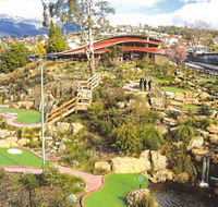 Putters Adventure Golf - Attractions