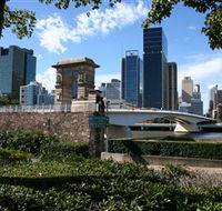 Former Victoria Bridge Abutment Memorial - Attractions