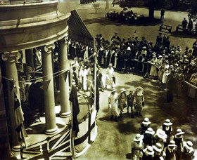 UQ Fryer Library - Attractions 0