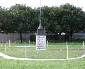 Pinkenba War Memorial - Attractions 0