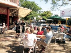 Stones Corner - Attractions 0