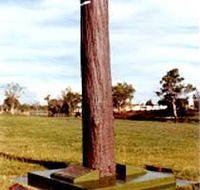The Flood Memorial or The Stump - Attractions