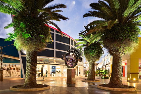 Harbour Town Outlet Shopping Centre - Attractions 0