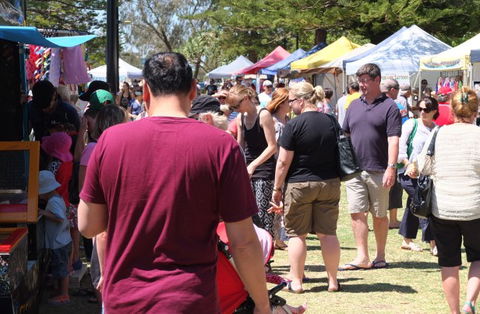 Broadbeach Beachfront Markets - Attractions 1