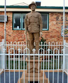 Soldier Statue Memorial, Chinchilla - Attractions 0