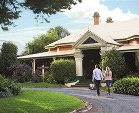 Historical Walk Through Russell Street - Attractions 0