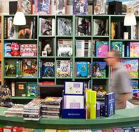 Lorne Beach Books - Attractions