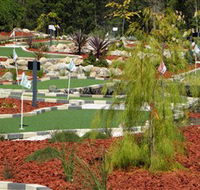 18 Hole Mini Golf - Club Husky - Attractions