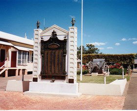 Gayndah War Memorial - Attractions 0