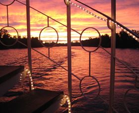 Hawkesbury Paddlewheeler - Attractions 1