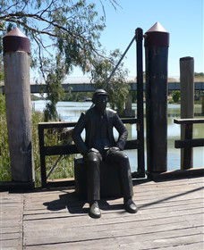 Captain John Egge Statue - Attractions 0