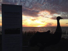 Meningie's Pelican Path - Yunti Ngopun Ngami - Attractions 2