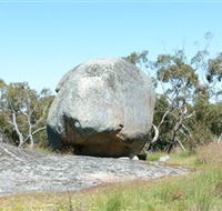 Tolmer Rocks - Attractions