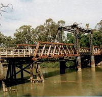 Swan Hill - Murray River Road Bridge - Attractions