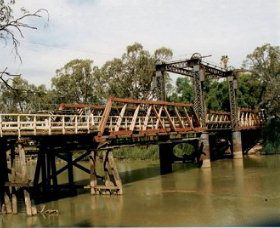Swan Hill - Murray River Road Bridge - Attractions 0