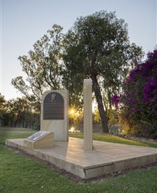 St George Pilots Memorial - Attractions 0