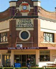 Thom, Dick And Harrys - Attractions 0