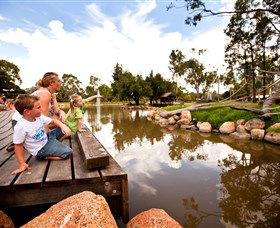 Savannah Visitor Plaza, Taronga Western Plains Zoo Dubbo - Attractions 7