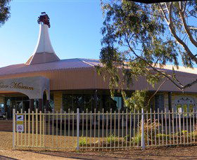 McFeeters Motor Museum And Visitor Information Centre - Attractions 0