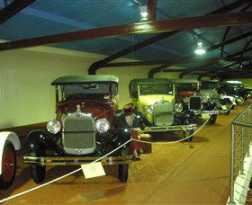 McFeeters Motor Museum And Visitor Information Centre - Attractions 3
