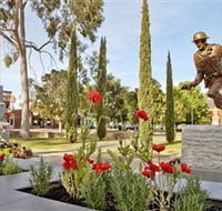 Private Robert Mactier Statue - Attractions