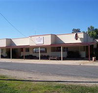 Brocklesby Hotel - Attractions