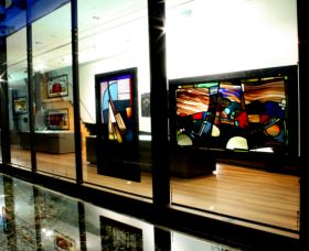 National Art Glass Collection - Attractions 0