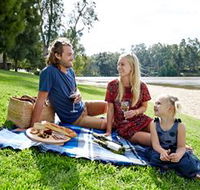 Wagga Beach - Attractions