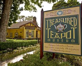 Bygone Beautys Treasured Teapot Museum And Tearooms - Attractions 3