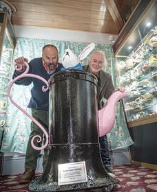 Bygone Beautys Treasured Teapot Museum And Tearooms - Attractions 7