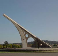 Singleton Sundial - Attractions