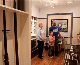 Rocky Hill War Memorial And Museum - Attractions 2
