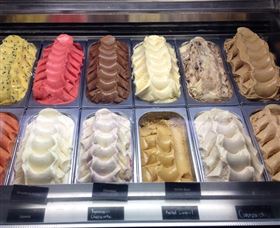Estabar Gelati And Espresso Bar - Attractions 2