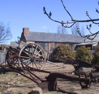 The Early Settlers Hut - Attractions