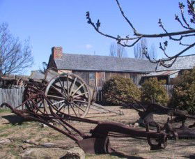 The Early Settlers Hut - Attractions 0