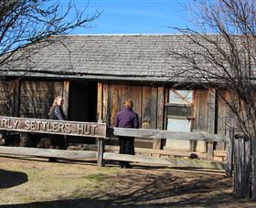 The Early Settlers Hut - Attractions 2