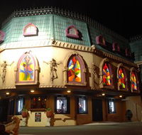 Draculas Cabaret Restaurant - Attractions