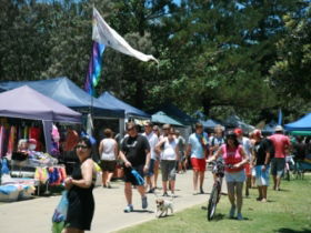 Broadbeach Art And Craft Markets - Attractions 0