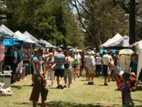 Broadbeach Art And Craft Markets - Attractions 1