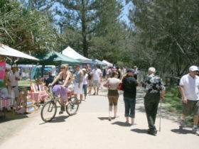 Broadbeach Art And Craft Markets - Attractions 2